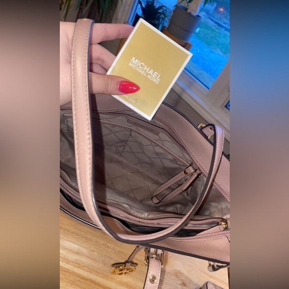 Michael Kors Tote and matching wallet in ballerina pink - Picture 5 of 5